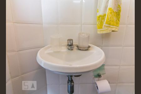 Apartamento à venda com 260m², 4 quartos e 3 vagas Apartamento à venda com 260m², 4 quartos e 3 vagasBanheiro de Serviço