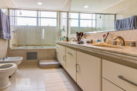 Apartamento à venda com 260m², 4 quartos e 3 vagas Apartamento à venda com 260m², 4 quartos e 3 vagasBanheiro da Suíte Master