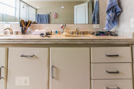 Apartamento à venda com 260m², 4 quartos e 3 vagas Apartamento à venda com 260m², 4 quartos e 3 vagasBanheiro da Suíte Master