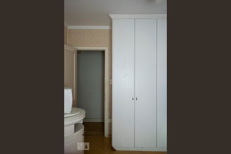 Apartamento para alugar com 296m², 4 quartos e 4 vagas Apartamento para alugar com 296m², 4 quartos e 4 vagasQUARTO 2