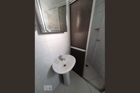 Banheiro de apartamento para alugar com 1 quarto, 40m² em Rebouças, Curitiba