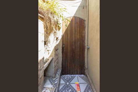 Casa à venda com 250m², 3 quartos e 2 vagasPortão de Acesso