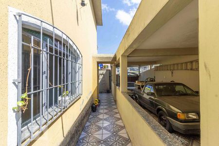Casa à venda com 250m², 3 quartos e 2 vagasCorredor - Garagem