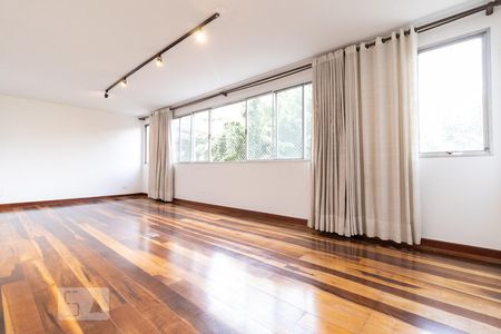 Sala de apartamento à venda com 3 quartos, 136m² em Jardim Europa, São Paulo