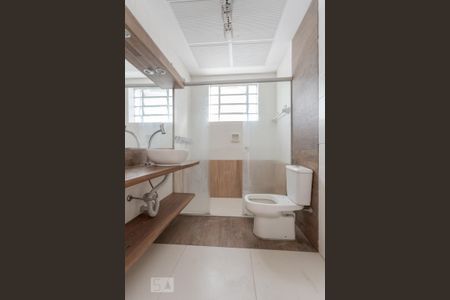 Banheiro de casa para alugar com 2 quartos, 80m² em Floresta, Porto Alegre