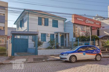 Fachada de casa para alugar com 2 quartos, 80m² em Floresta, Porto Alegre