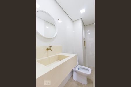 Banheiro de apartamento para alugar com 1 quarto, 50m² em Santa Teresinha, São Paulo
