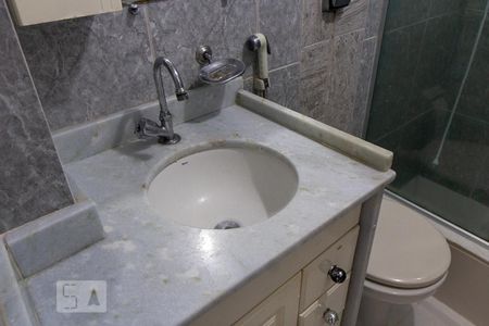 Banheiro de apartamento à venda com 2 quartos, 56m² em Vila Isabel, Rio de Janeiro