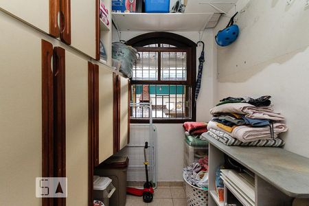 Casa à venda com 230m², 3 quartos e 4 vagasQuarto de Serviço