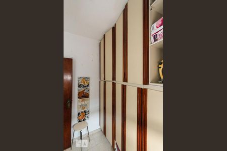 Casa à venda com 230m², 3 quartos e 4 vagasQuarto de Serviço