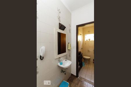 Casa à venda com 230m², 3 quartos e 4 vagasBanheiro de Serviço