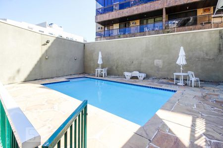 Apartamento à venda com 100m², 3 quartos e 2 vagas Apartamento à venda com 100m², 3 quartos e 2 vagasÁrea comum - Piscina