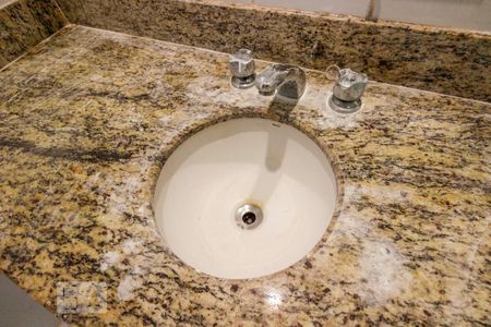 Apartamento à venda com 100m², 3 quartos e 2 vagas Apartamento à venda com 100m², 3 quartos e 2 vagasDetalhe Banheiro da Suíte