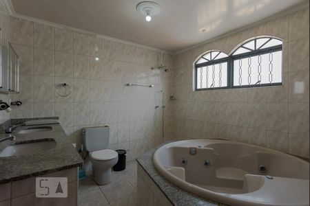 Casa à venda com 400m², 8 quartos e 4 vagasBanheiro da Suíte 2