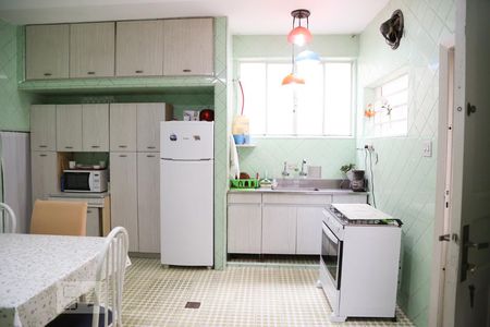 Casa à venda com 140m², 3 quartos e 2 vagas Casa à venda com 140m², 3 quartos e 2 vagasCozinha