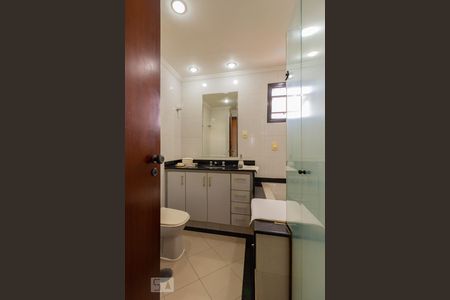 Banheiro da Suíte de apartamento à venda com 4 quartos, 180m² em Jardim Umuarama, São Paulo