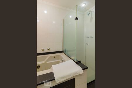 Apartamento à venda com 180m², 4 quartos e 4 vagas Apartamento à venda com 180m², 4 quartos e 4 vagasBanheiro da Suíte