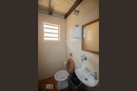 Casa à venda com 500m², 4 quartos e 12 vagasBanheiro piso inferior