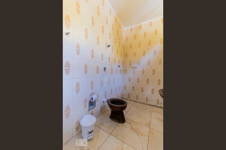 Banheiro de casa para alugar com 3 quartos, 194m² em Jardim Ivone, São Paulo