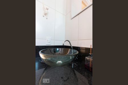 Apartamento à venda com 65m², 2 quartos e 1 vagaBanheiro Social