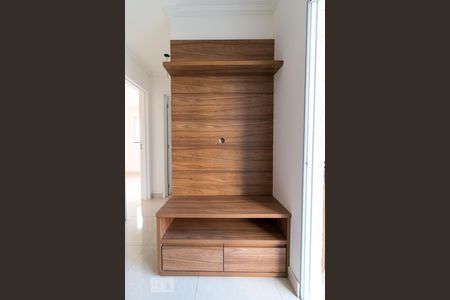 Sala - painel para TV  de apartamento para alugar com 2 quartos, 51m² em Ponte Grande, Guarulhos