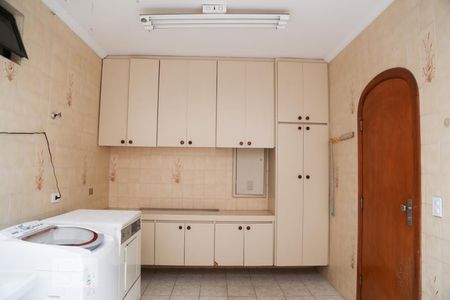 Casa à venda com 416m², 4 quartos e 6 vagasLavanderia