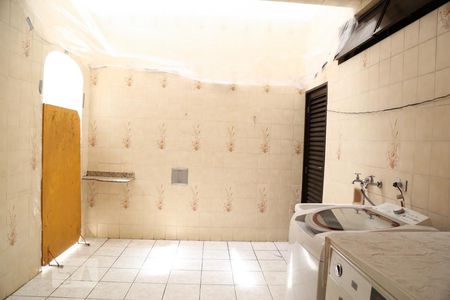 Casa à venda com 416m², 4 quartos e 6 vagasLavanderia