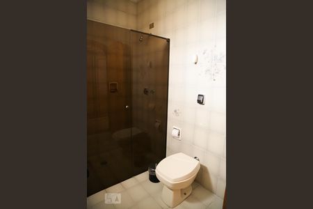 Casa à venda com 416m², 4 quartos e 6 vagasBanheiro da Suíte