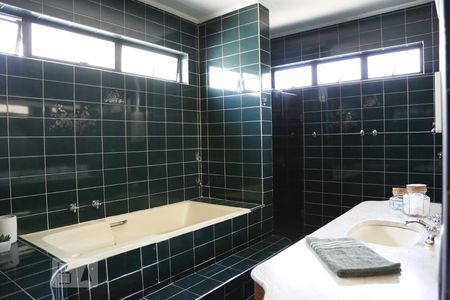 Casa à venda com 416m², 4 quartos e 6 vagasBanheiro 1