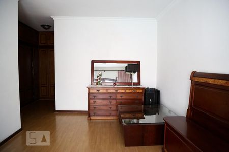 Casa à venda com 416m², 4 quartos e 6 vagasSuíte