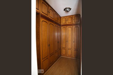 Casa à venda com 416m², 4 quartos e 6 vagasSuíte