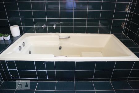 Casa à venda com 416m², 4 quartos e 6 vagasBanheiro 1