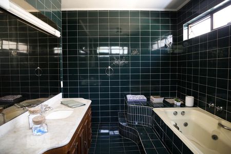 Casa à venda com 416m², 4 quartos e 6 vagasBanheiro 1