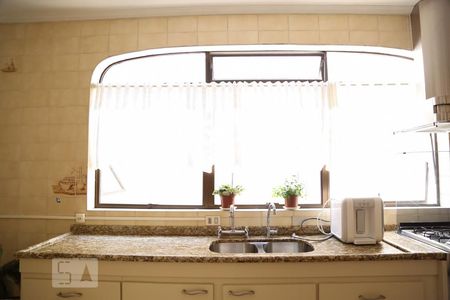 Casa à venda com 416m², 4 quartos e 6 vagasCozinha