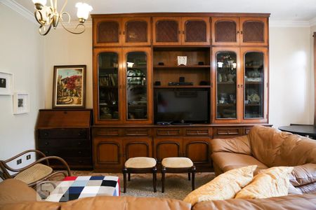 Casa à venda com 416m², 4 quartos e 6 vagasSala de TV