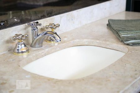 Casa à venda com 416m², 4 quartos e 6 vagasBanheiro 1