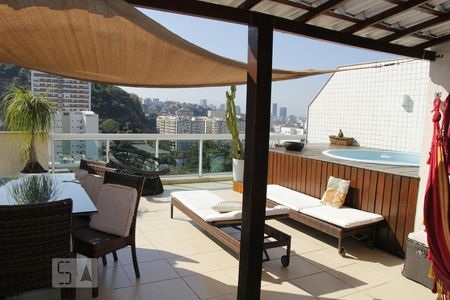 Apartamento à venda com 182m², 3 quartos e 2 vagasCobertura