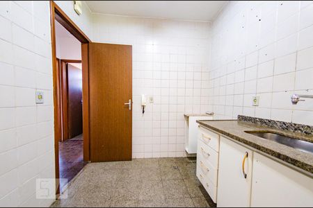 Cozinha de apartamento para alugar com 2 quartos, 60m² em João Pinheiro, Belo Horizonte