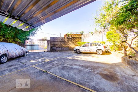Garagem de apartamento para alugar com 2 quartos, 60m² em João Pinheiro, Belo Horizonte