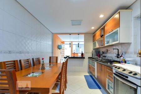 Casa à venda com 160m², 3 quartos e 2 vagas Casa à venda com 160m², 3 quartos e 2 vagasCozinha