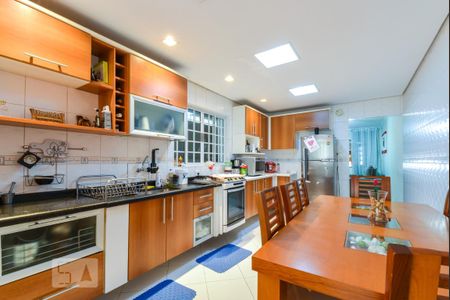 Casa à venda com 160m², 3 quartos e 2 vagas Casa à venda com 160m², 3 quartos e 2 vagasCozinha