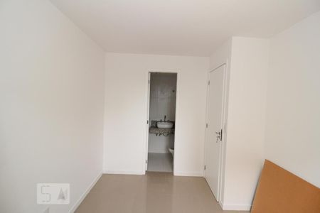 Quarto 1 suite de apartamento para alugar com 2 quartos, 49m² em Todos Os Santos, Rio de Janeiro