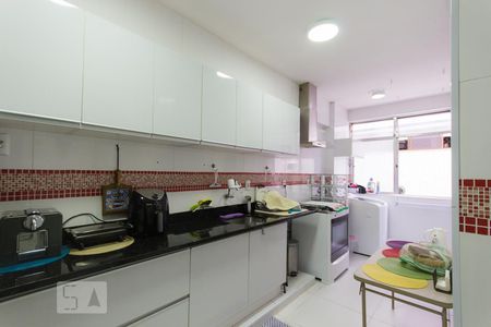 Apartamento à venda com 80m², 2 quartos e 1 vagaCozinha e Área de Serviço