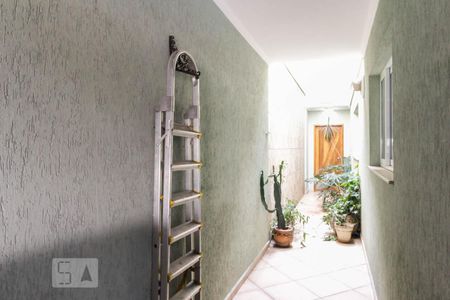 Casa à venda com 250m², 3 quartos e 6 vagasCorredor de acesso 