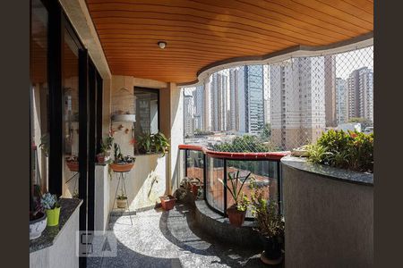 Apartamento à venda com 155m², 3 quartos e 4 vagasVaranda