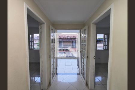 Corredor de casa de condomínio para alugar com 5 quartos, 300m² em Taquara, Rio de Janeiro