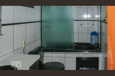 Casa à venda com 261m², 4 quartos e 5 vagasBanheiro suíte 1