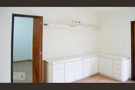 Casa à venda com 261m², 4 quartos e 5 vagasSuíte 1 
