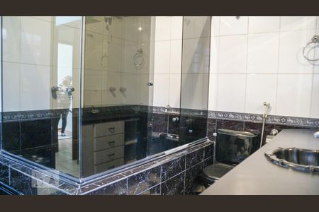 Casa à venda com 261m², 4 quartos e 5 vagasBanheiro suíte 1