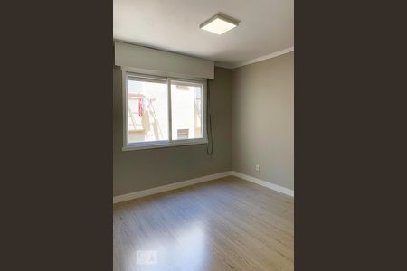 Quarto 1 de apartamento para alugar com 2 quartos, 58m² em Vila Ipiranga, Porto Alegre